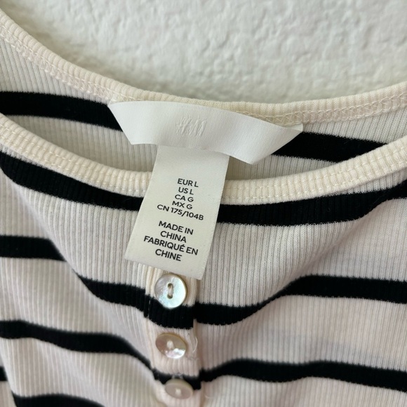 H&M black and white striped sleeveless tank top - Picture 2 of 4